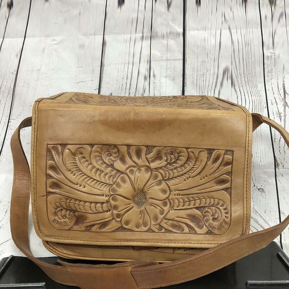 Vintage Handbags - Vtg MEXICAN HAND TOOLED LEATHER CAMERA BAG Purse